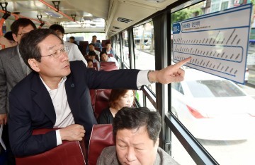 유정복 인천시장, 버스노선 변경 사전 모의운행 참여