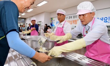 대전 중구, 현업직원 격려를 위한 삼계탕 나눔