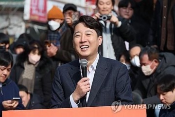 40대에 세상 바꾼 박정희·YS·DJ…이준석은?