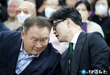 대화 나누는 이상민·한동훈