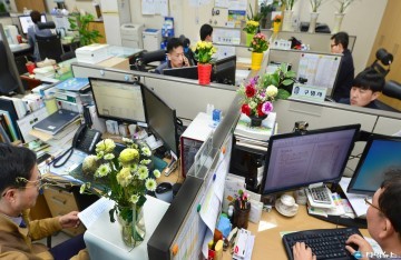 충청북도농업기술원 경기침체, 청탁금지법  어려운 화훼농가 돕기에 앞장 서