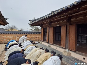 [포토뉴스] 하회마을 양진당의 설 차례.