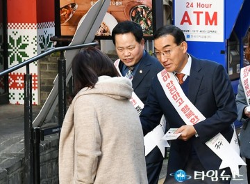 아동학대예방 캠페인 전개하는 윤양수 중구의회 의장과 김광신 중구청장