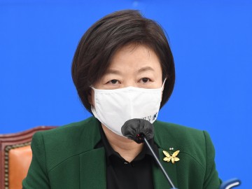 진선미 "이종석, 부모 건강보험 '무임승차'…재산고지는 거부"