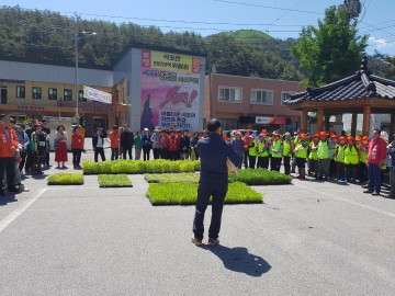 봉화 우리 꽃 지킴이회 석포면에서 꽃 심기와 꽃 나누어 주기 행사 가져