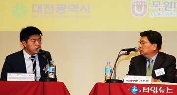 권선택 대전시장, 눈빛 대화!