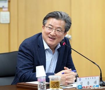 ‘제9회 시구협력회의’에서 발언하는 정용래 유성구청장