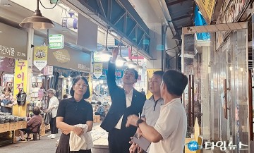 여름철 호우 대비 전통시장 현장점검 하는 장호종 대전시 경제과학부시장