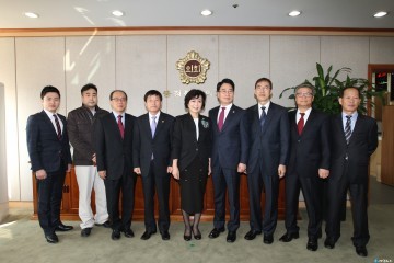 충북도의회 제354회 임시회에서 선임된 결산검사위원 9명 위촉장 수여