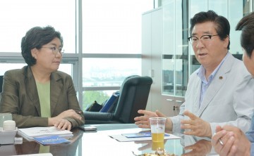 윤석우 의장협의회장, 이혜훈 바른정당 대표 만나 정책보좌관제 건의