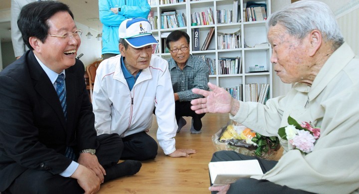 장종태 서구청장, 장수 어르신 가정 방문!