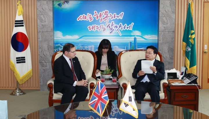 권선택 대전시장, 찰스 헤이 주한 영국대사 접견