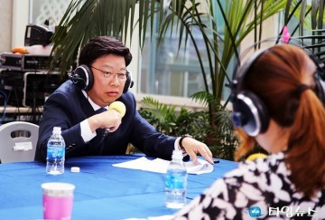 권선택 대전시장, 라디오로 여성 취업·창업 박람회 홍보중