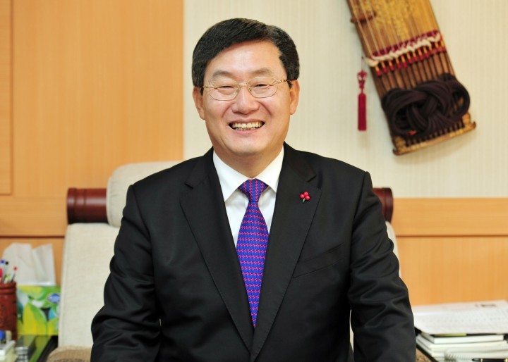 군 수 동 정