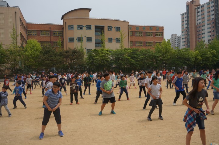 학교폭력예방 플래시몹“친구와 함께 춤을”