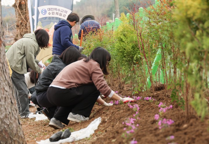 대전시교육청, 1300그루 식재…탄소중립 실천