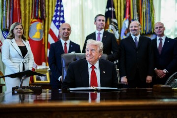 트럼프 "관세덕에 韓등과 무역합의…대법 패소시 파괴적 결과"