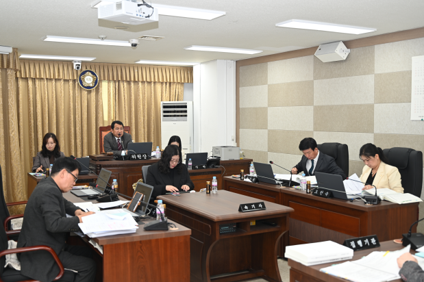 대전 중구의회 행정자치위, 온마을축제 운영 개선·보조금 관리·복합쉼터 조성 등 현안 논의