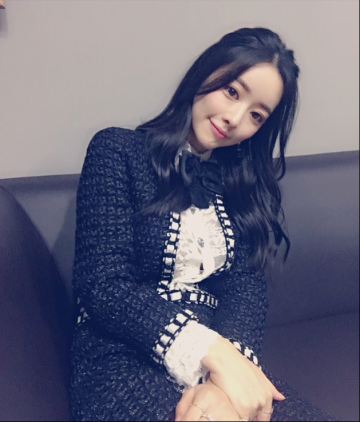 더할 나위 없는 시상 패션’ 홍수아, 시상식 패션 