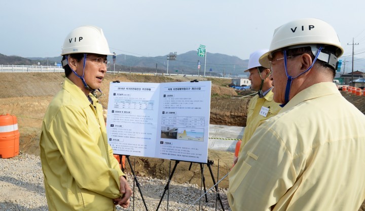 안희정 지사, 홍성 옥계 재해위험지구 공사현장 점검