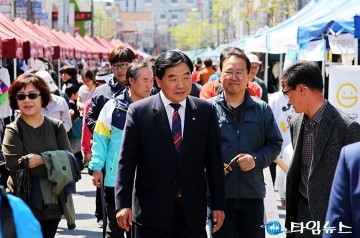 박수범 대덕구청장, 즐겁고 행복한 벼룩시장 되세요!