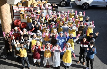 대전 중구, 자원봉사자 40명과 1600kg 김장 나눔…320세대에 전달