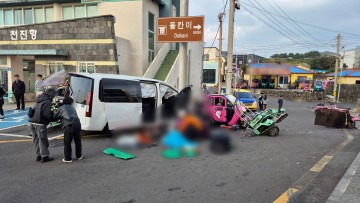 "차량·사람 엉켜 조마조마"…8년 만에 허용된 우도 렌터카 도마