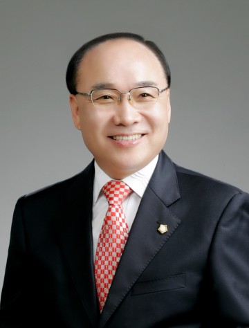 서산시환경종합타운주민협의체, 석남동 학생들에 장학금 전달