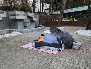 가족도, 집도 없는 노숙인 10년 새 35% 줄었다