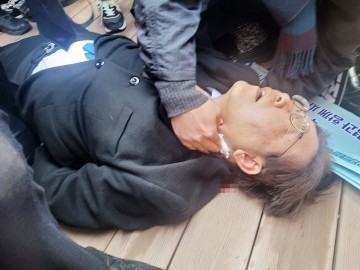 [속보] 이재명 피습 용의자 현장 검거…흉기 소지