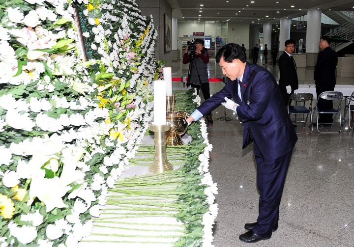 박용갑 중구청장, 고(故) 김영삼 전대통령의 분향소 조문