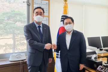 장세용 구미시장, 현안사업 건의 위해 청와대 방문