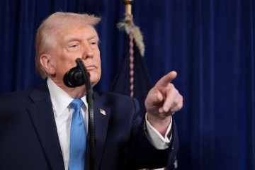 트럼프의 '밀당', 베네수엘라 부통령에 경고 "미군 주둔 여부는 당신 손에"