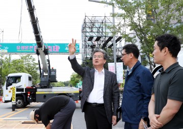 유성온천문화축제 현장점검 하는 정용래 유성구청장