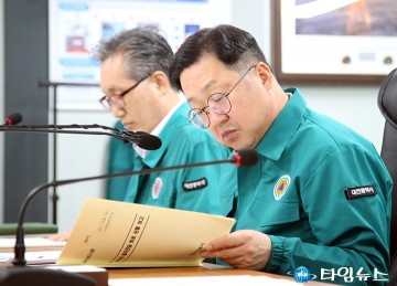 을지연습 최초상황 보고받는 이장우 대전시장