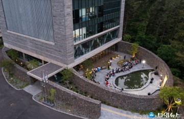 접시꽃 당신’ 시인 도종환, 제주문학관에 온다8월 2일 ‘문학은 우리에게 무엇을 주는가’ 초청 강연