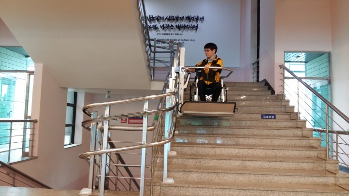 군위군 청사 장애인을 위한 편의시설 설치 