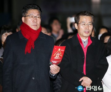 성탄 트리 점등식에 참석한 송활섭 대전시의원과 박경호 당협위원장