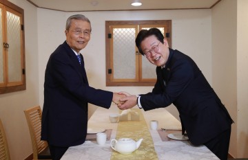 李 정부,美 특사 김종인 유력..일각 '한국내 사람이 없다 없다 이렇게!' 회의적 논평...