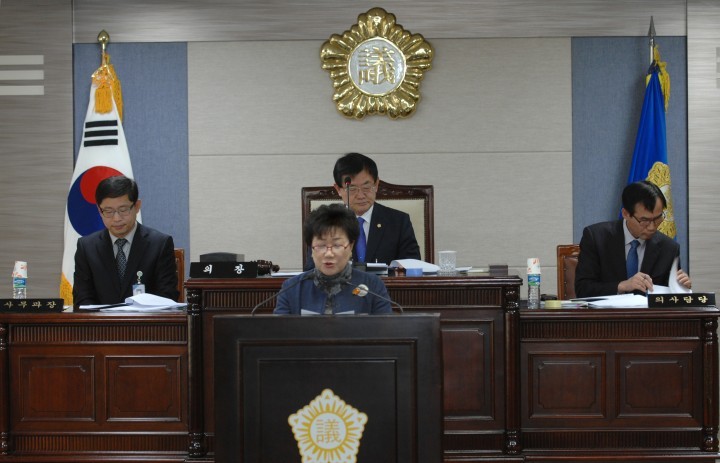 군위군 의회 수도권규제완화 중단촉구 결의문 채택