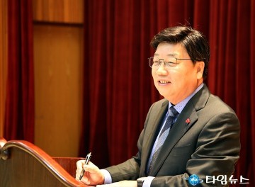 아빠미소 짓는 권선택 대전시장