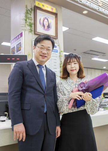 강지희 주무관 “봄꽃같은 미소” 스마일왕 선정