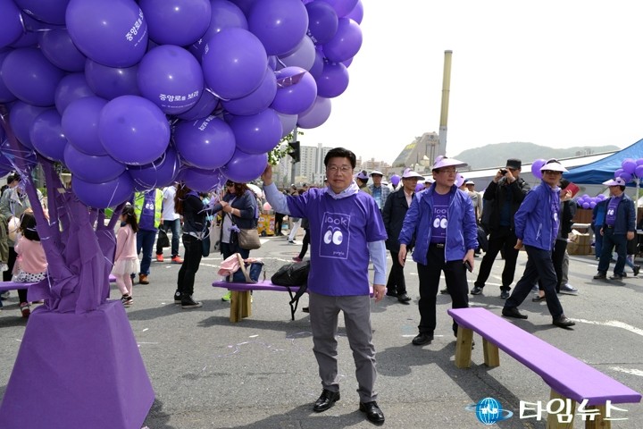 권선택 대전시장, 오늘의 드레스코드는 ‘보라(Purple)’