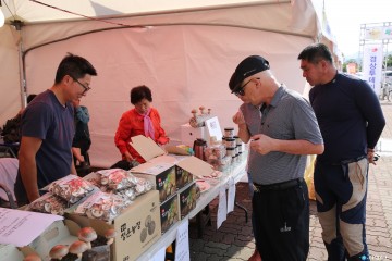 경주시, 추석 앞두고 농산물 직거래 장터 활발