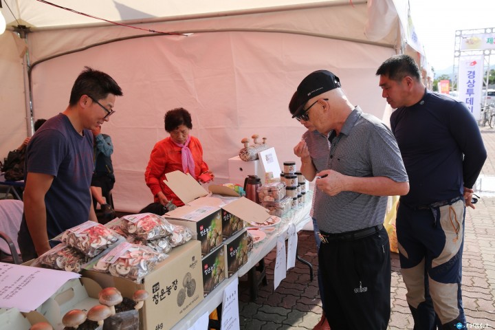 경주시, 추석 앞두고 농산물 직거래 장터 활발