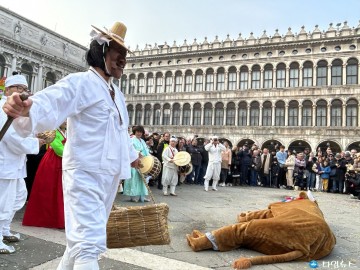 하회별신굿탈놀이, 베네치아 카니발 초청 공연 ‘들썩들썩’, K-신명 통했다