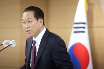 북한, 개성공단 공장 21곳 일제히 무단 가동 정부 규탄성명