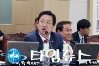 이장우 의원, 최경환 부총리 만나 예산확보와 현안해결 이끌어내