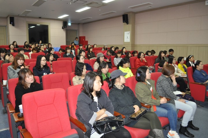 ‘조급한 부모가 아이 뇌를 망친다’ 북스타트 부모특강 개최