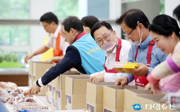 ‘온정나눔’ 음식키트 만드는 이장우 대전시장